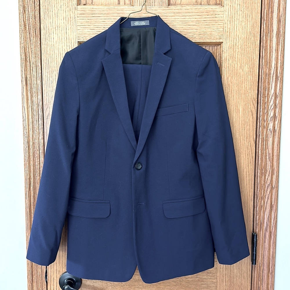 Boy’s Blue Van Heusen Flex Suit. Size 16.